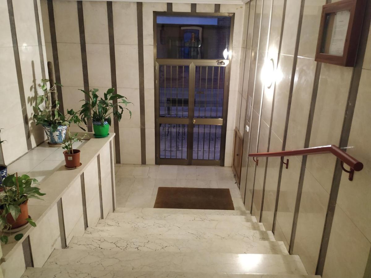 Apartamentos Deluxe Barajas Мадрид Экстерьер фото