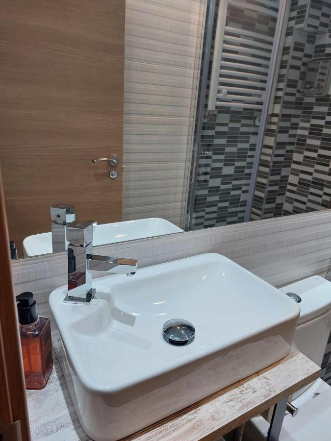 Apartamentos Deluxe Barajas Мадрид Экстерьер фото